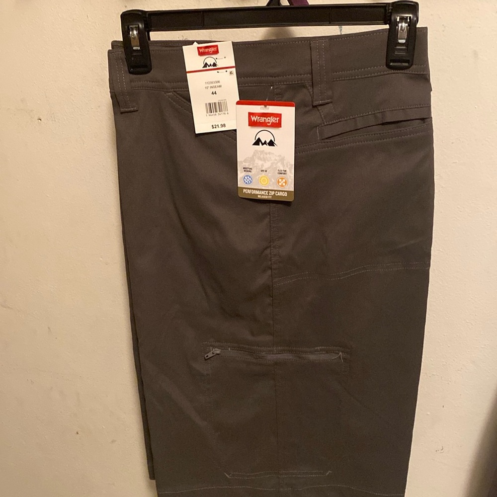 NWT Wrangler Men’s Outdoor Performance Cargo Shorts Size 44